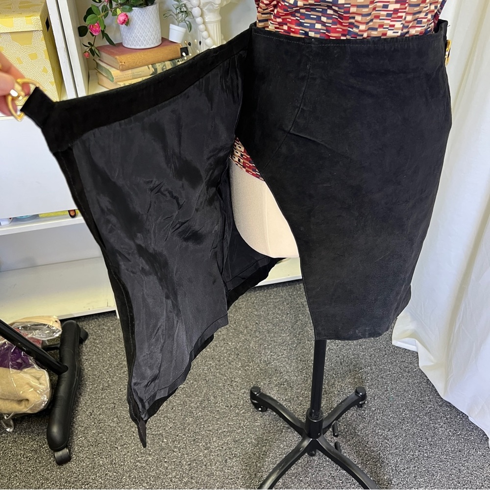 Vintage 90s Erez Levi Black Leather Gold Clasp Mini Skirt - Picture 10 of 12